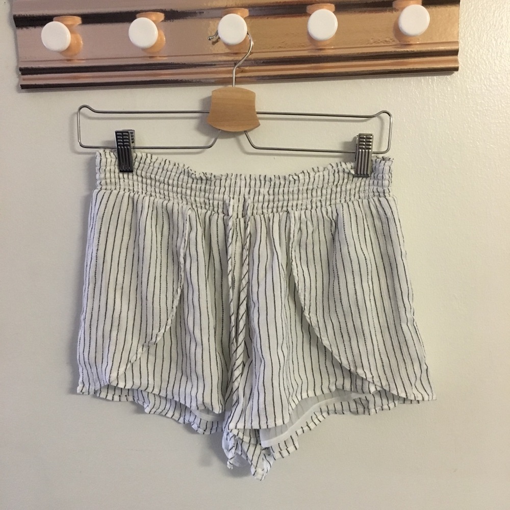 American Eagle Flowy Shorts